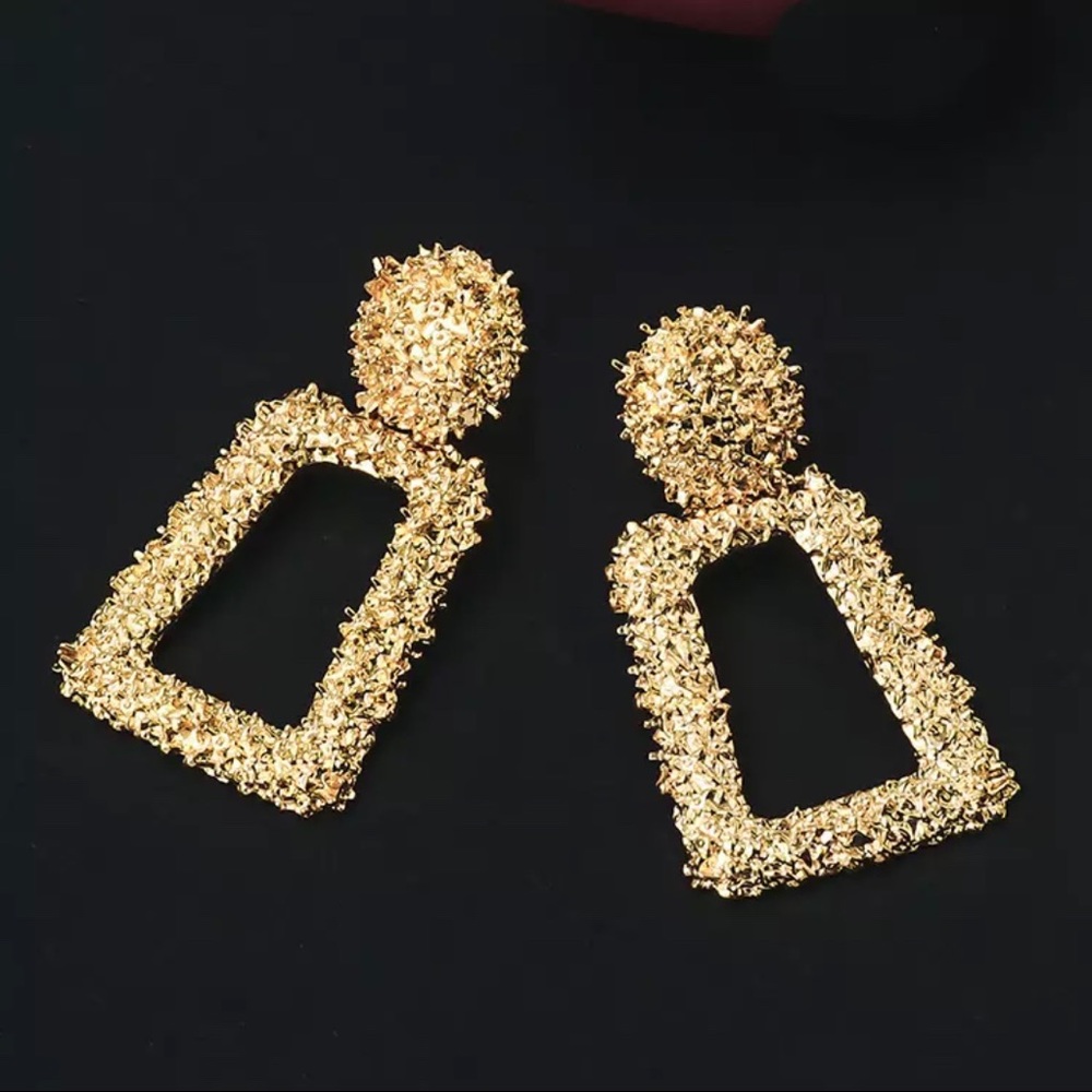 π3/$30 New Gold Textured Statement Earrings - Picture 2 of 3